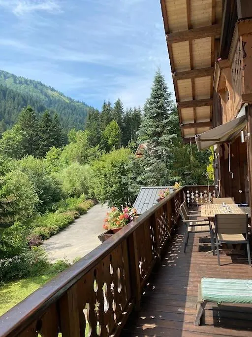 Chalet Family Chalet, Stunning Views & New Hot Tub La Cote d'Arbroz France