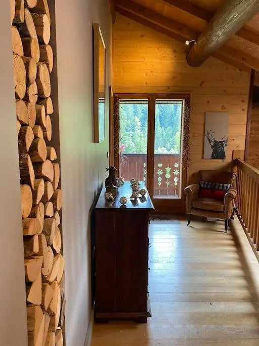 Family Chalet, Stunning Views & New Hot Tub La Cote d'Arbroz France