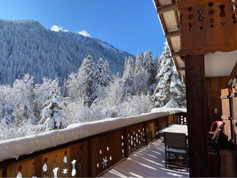 Family Chalet, Stunning Views & New Hot Tub La Cote d'Arbroz