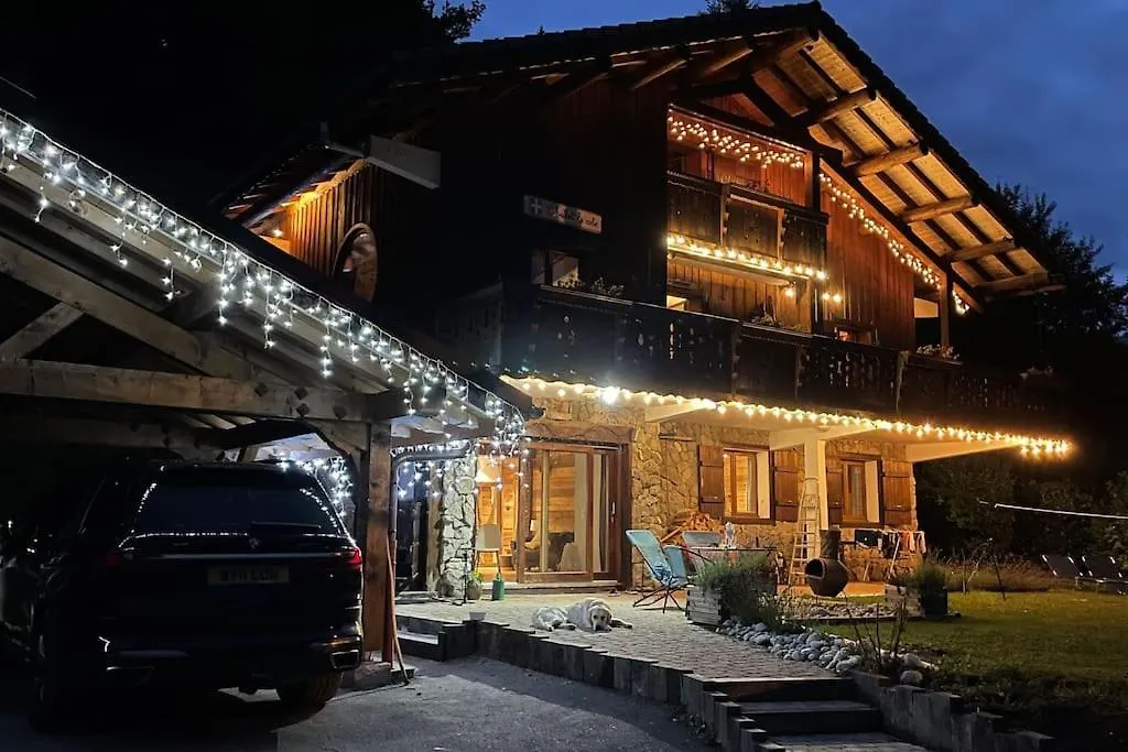 Family Chalet, Stunning Views & New Hot Tub La Cote d'Arbroz