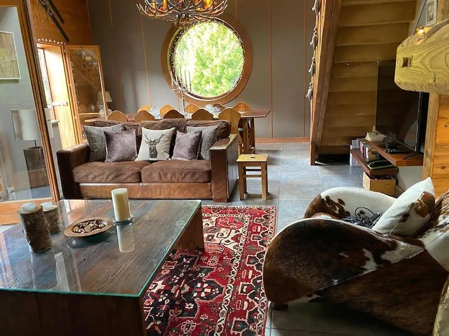 Chalet Family Chalet, Stunning Views & New Hot Tub La Cote d'Arbroz