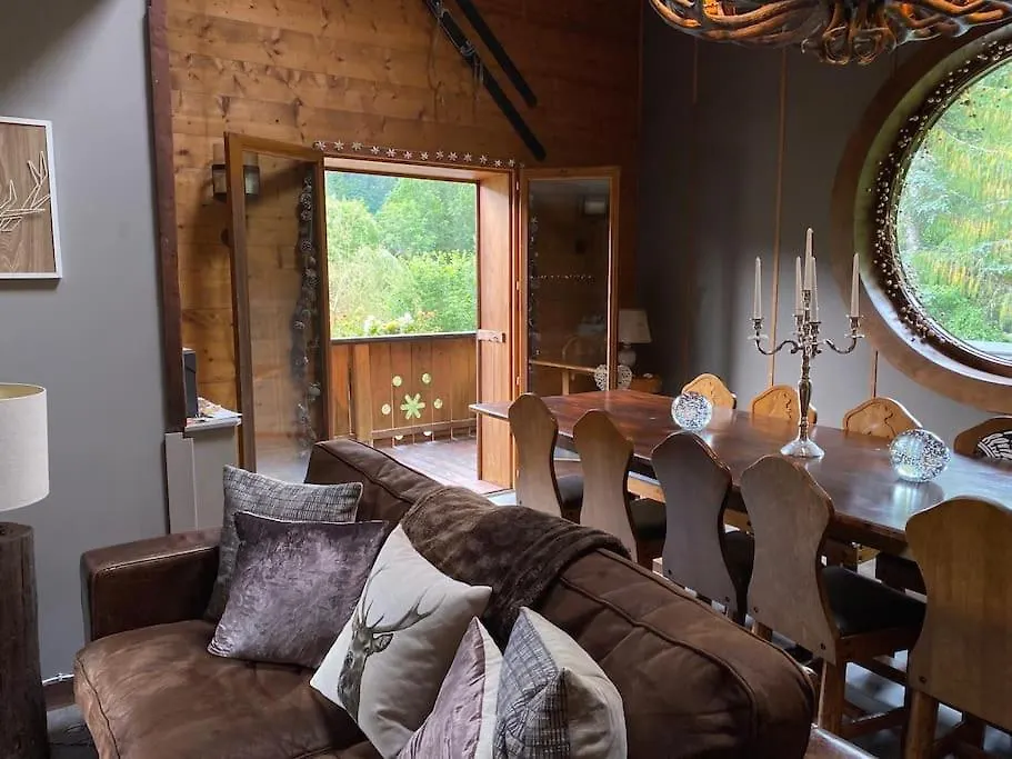 Family Chalet, Stunning Views & New Hot Tub La Cote d'Arbroz France