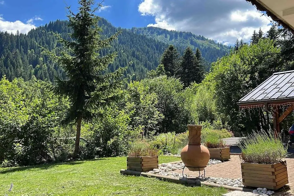 Chalet Family Chalet, Stunning Views & New Hot Tub La Cote d'Arbroz