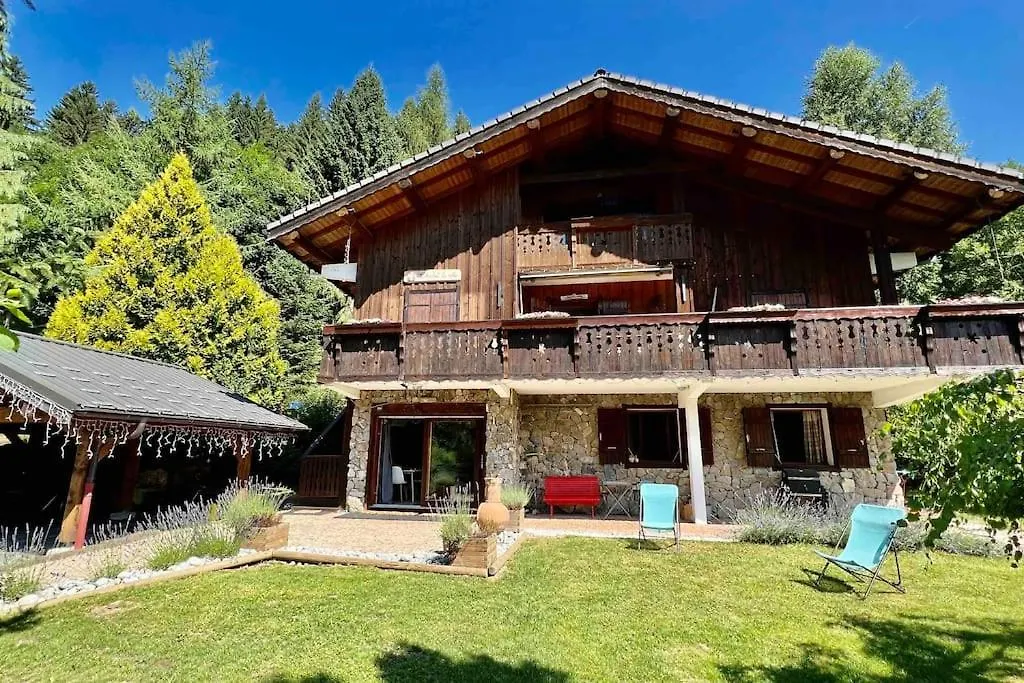 Family Chalet, Stunning Views & New Hot Tub La Cote d'Arbroz