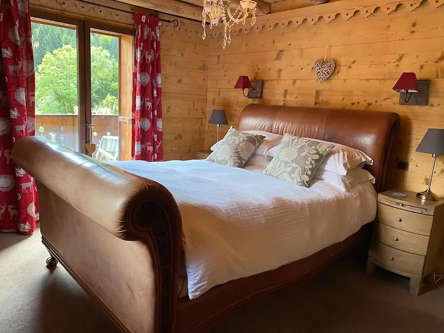 Family Chalet, Stunning Views & New Hot Tub La Cote d'Arbroz