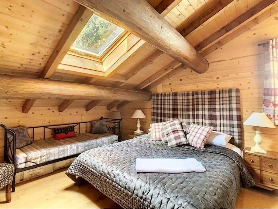 Family Chalet, Stunning Views & New Hot Tub La Cote d'Arbroz France